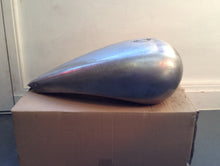 Load image into Gallery viewer, Steel Custom Gas/Petrol Tank 18 Litres/4.75 US Gallon plus Pop-Up Gas Cap - Highway Hawk H617-001

