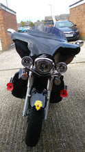 Load image into Gallery viewer, Memphis Shades Batwing Fairing MEM7031 for Yamaha Cruisers incl Mount &amp; Screen
