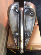 Load image into Gallery viewer, Steel Custom Gas/Petrol Tank 18 Litres/4.75 US Gallon plus Pop-Up Gas Cap - Highway Hawk H617-001
